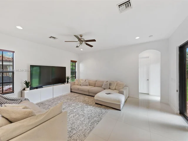 3695 NW 87th Ave, Cooper City FL 33024