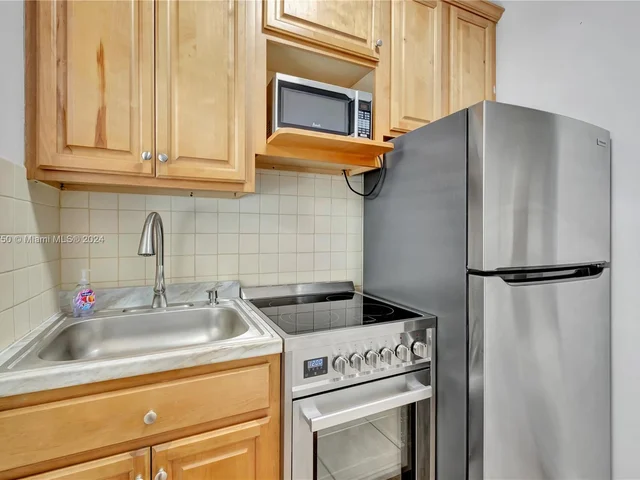 1561 Lenox Ave # 7, Miami Beach FL 33139