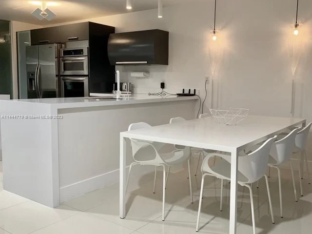 2950 NE 188 th # 110, Aventura FL 33180