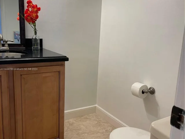 960 Mockingbird Ln # 621, Plantation FL 33324