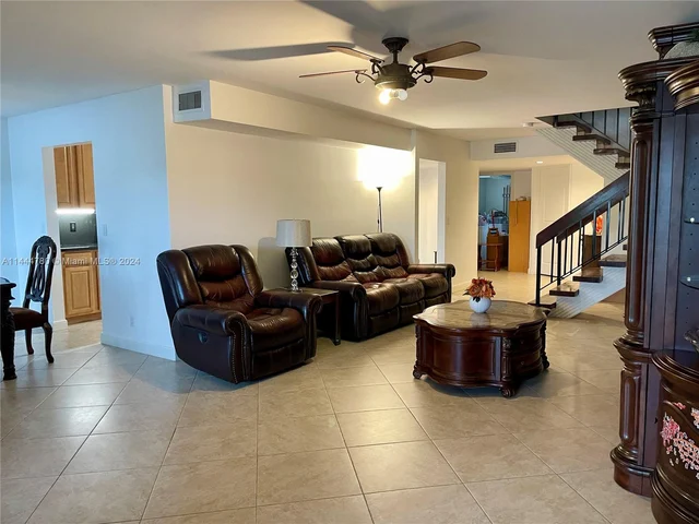 960 Mockingbird Ln # 621, Plantation FL 33324