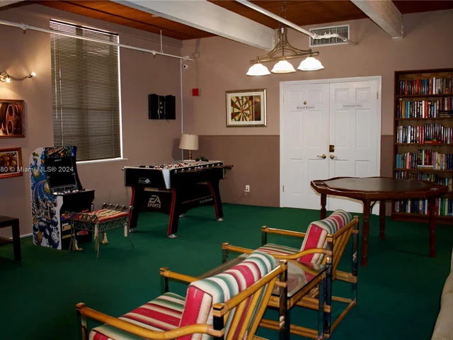 960 Mockingbird Ln # 621, Plantation FL 33324