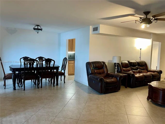 960 Mockingbird Ln # 621, Plantation FL 33324