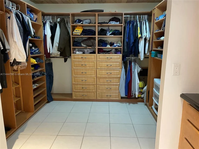 960 Mockingbird Ln # 621, Plantation FL 33324