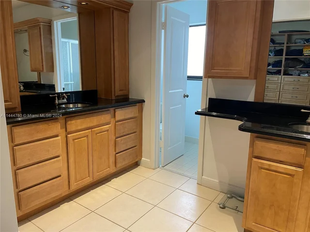 960 Mockingbird Ln # 621, Plantation FL 33324