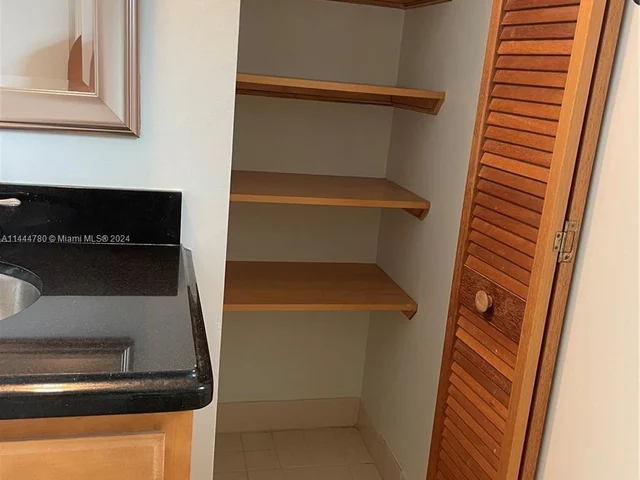 960 Mockingbird Ln # 621, Plantation FL 33324