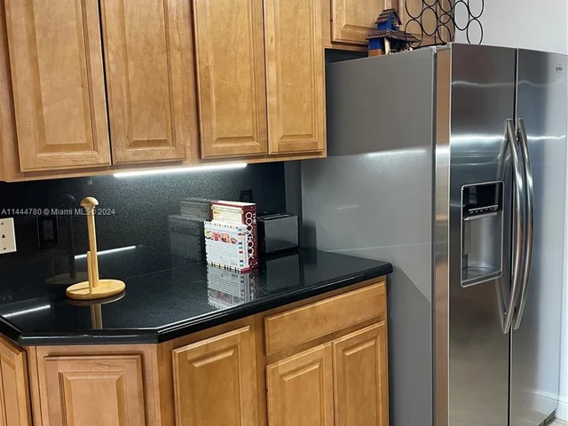 960 Mockingbird Ln # 621, Plantation FL 33324