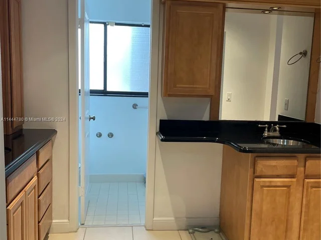 960 Mockingbird Ln # 621, Plantation FL 33324