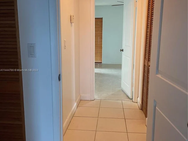 960 Mockingbird Ln # 621, Plantation FL 33324