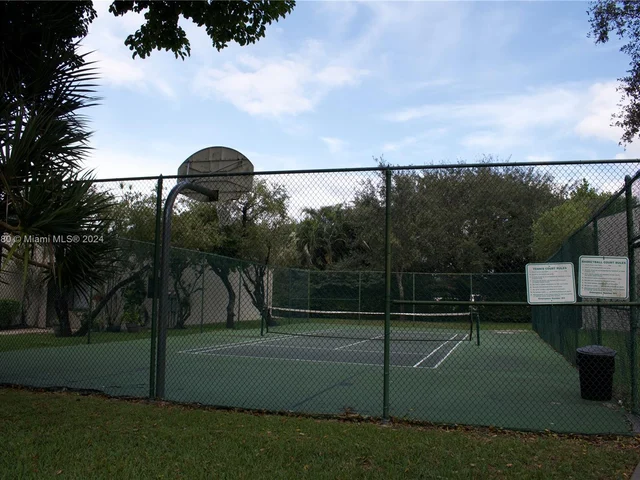 960 Mockingbird Ln # 621, Plantation FL 33324