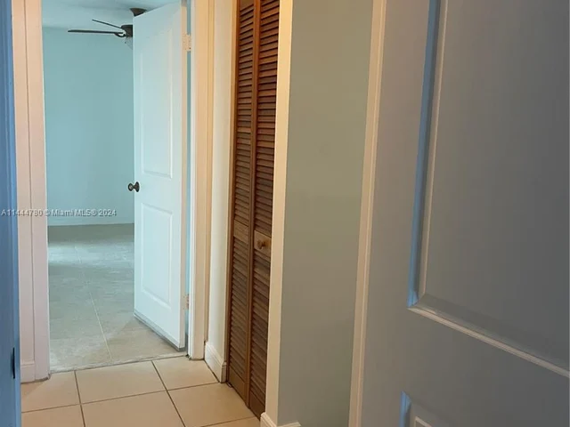 960 Mockingbird Ln # 621, Plantation FL 33324