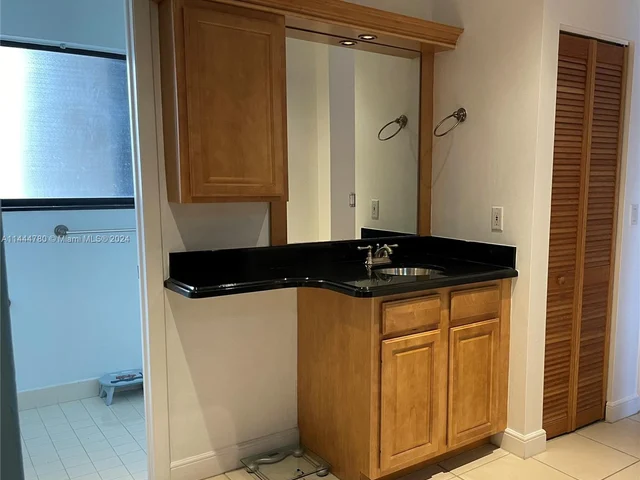 960 Mockingbird Ln # 621, Plantation FL 33324