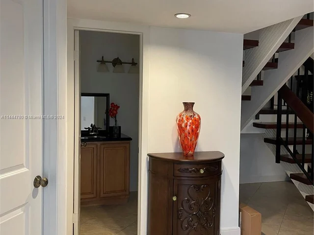 960 Mockingbird Ln # 621, Plantation FL 33324