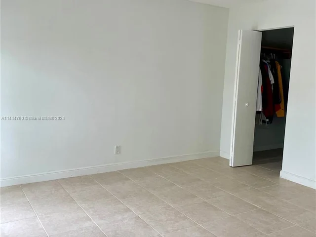 960 Mockingbird Ln # 621, Plantation FL 33324