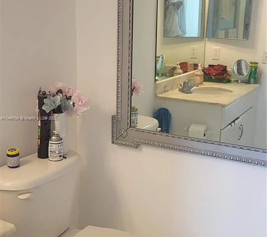 1200 Brickell Bay Dr, Miami FL 33131