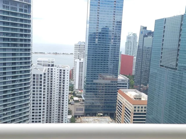 1200 Brickell Bay Dr, Miami FL 33131