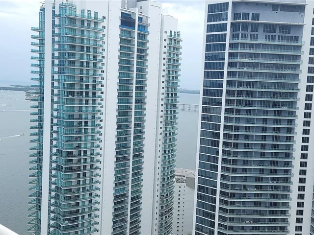 1200 Brickell Bay Dr, Miami FL 33131