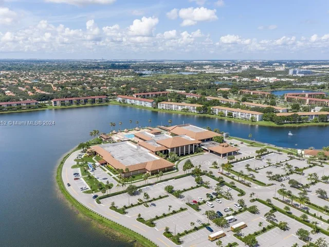 900 SW 142nd Ave # 113L, Pembroke Pines FL 33027