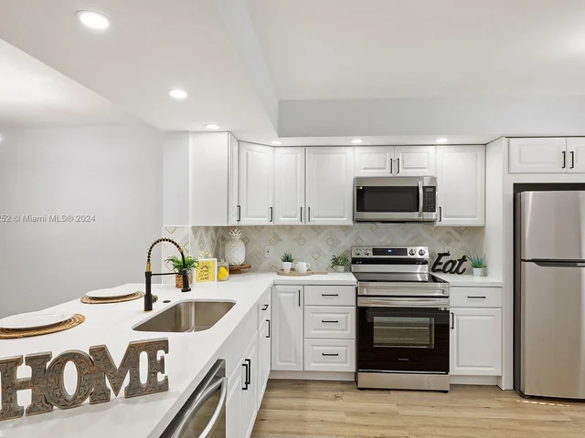 900 SW 142nd Ave # 113L, Pembroke Pines FL 33027