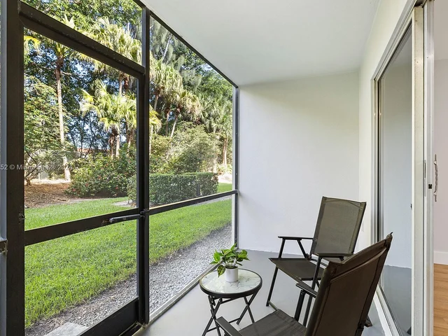 900 SW 142nd Ave # 113L, Pembroke Pines FL 33027