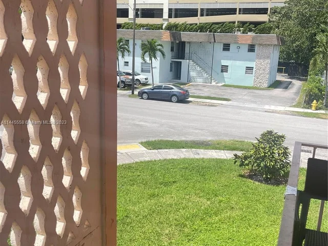 3671 SW 10th St # 9B, Miami FL 33135