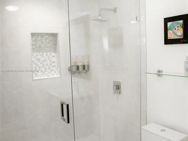 3335 NW 82nd Ct, Doral FL 33122