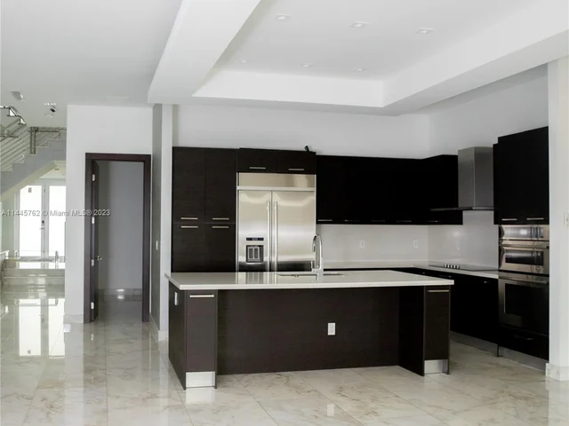 3335 NW 82nd Ct, Doral FL 33122