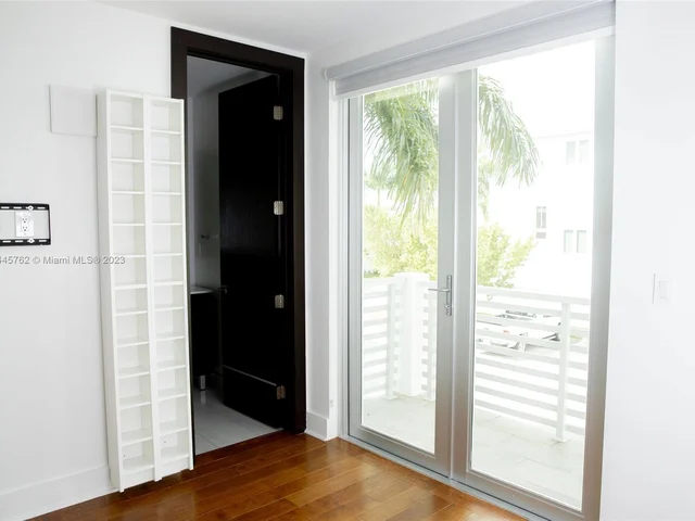 3335 NW 82nd Ct, Doral FL 33122