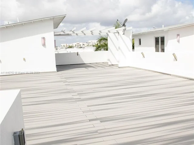 3335 NW 82nd Ct, Doral FL 33122