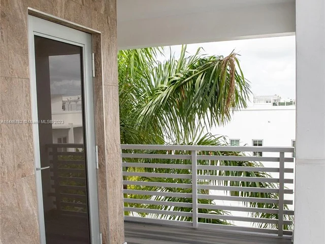 3335 NW 82nd Ct, Doral FL 33122