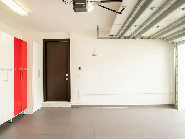 3335 NW 82nd Ct, Doral FL 33122