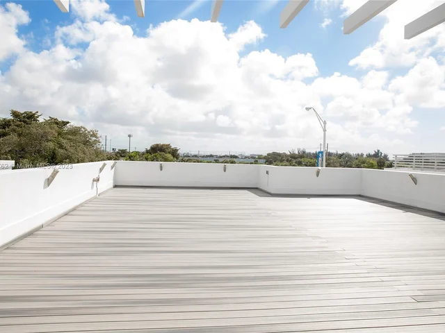 3335 NW 82nd Ct, Doral FL 33122