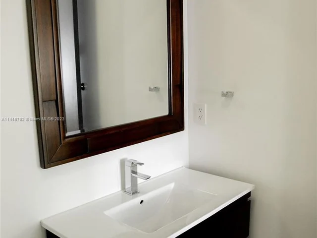 3335 NW 82nd Ct, Doral FL 33122