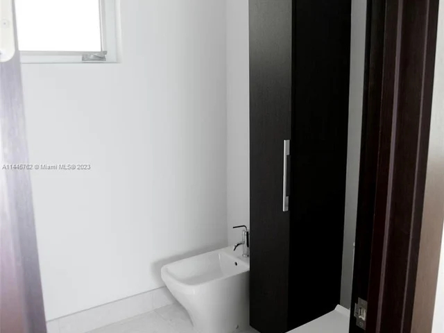 3335 NW 82nd Ct, Doral FL 33122