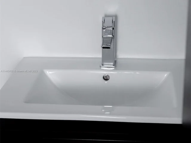 3335 NW 82nd Ct, Doral FL 33122