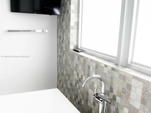 3335 NW 82nd Ct, Doral FL 33122