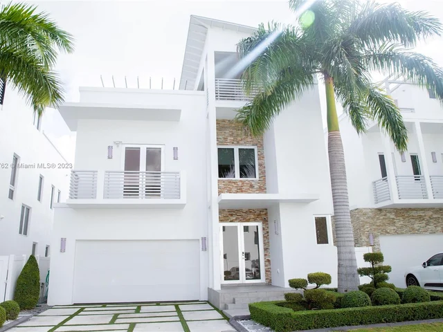 3335 NW 82nd Ct, Doral FL 33122