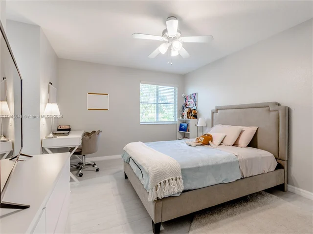 1159 Skylark Dr, Weston FL 33327