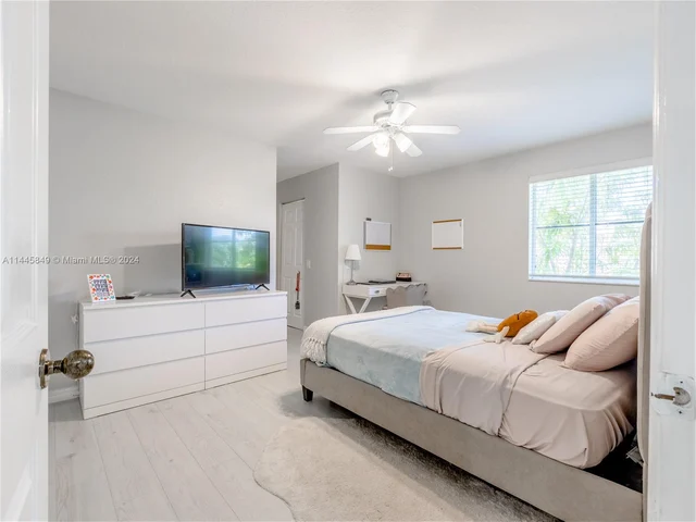 1159 Skylark Dr, Weston FL 33327