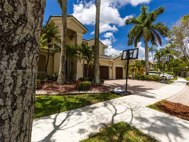 1159 Skylark Dr, Weston FL 33327