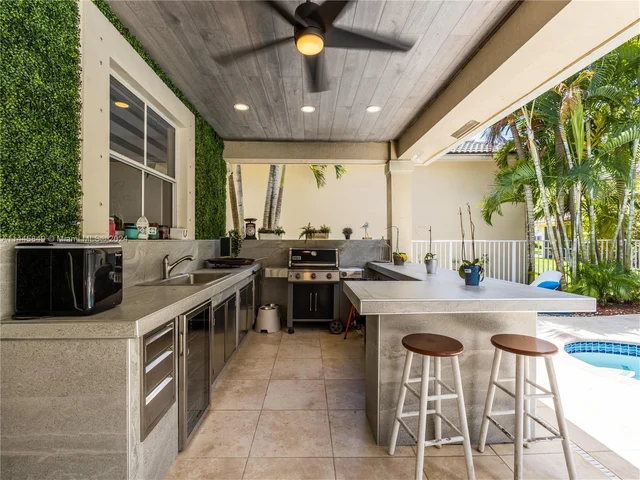 1159 Skylark Dr, Weston FL 33327