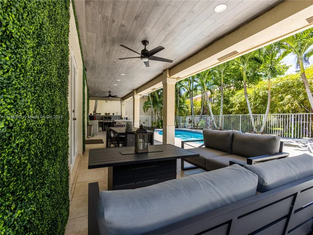 1159 Skylark Dr, Weston FL 33327