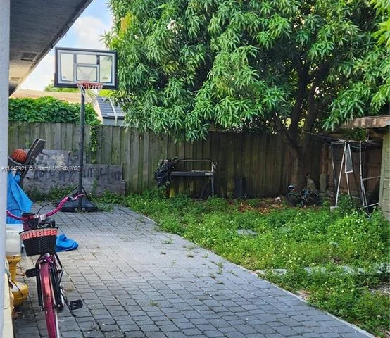 150 NW 17th Ct, Miami FL 33125