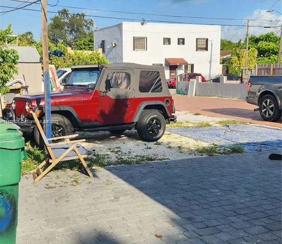 150 NW 17th Ct, Miami FL 33125