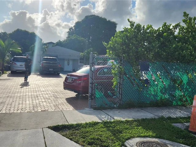 150 NW 17th Ct, Miami FL 33125