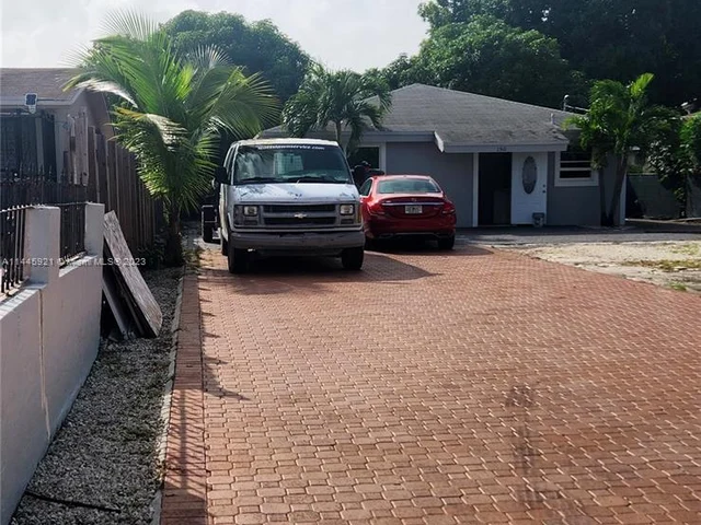 150 NW 17th Ct, Miami FL 33125