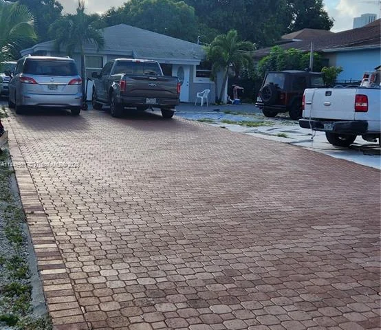 150 NW 17th Ct, Miami FL 33125