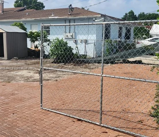 150 NW 17th Ct, Miami FL 33125