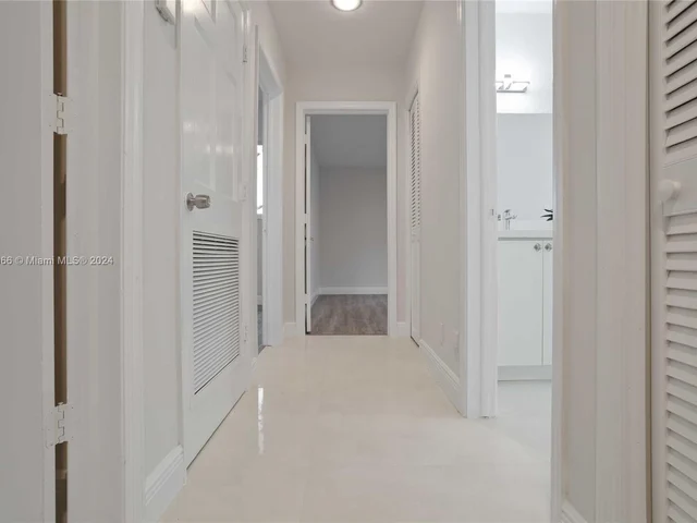 8881 N Lake Dasha Dr, Plantation FL 33324