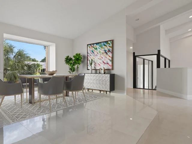 8881 N Lake Dasha Dr, Plantation FL 33324